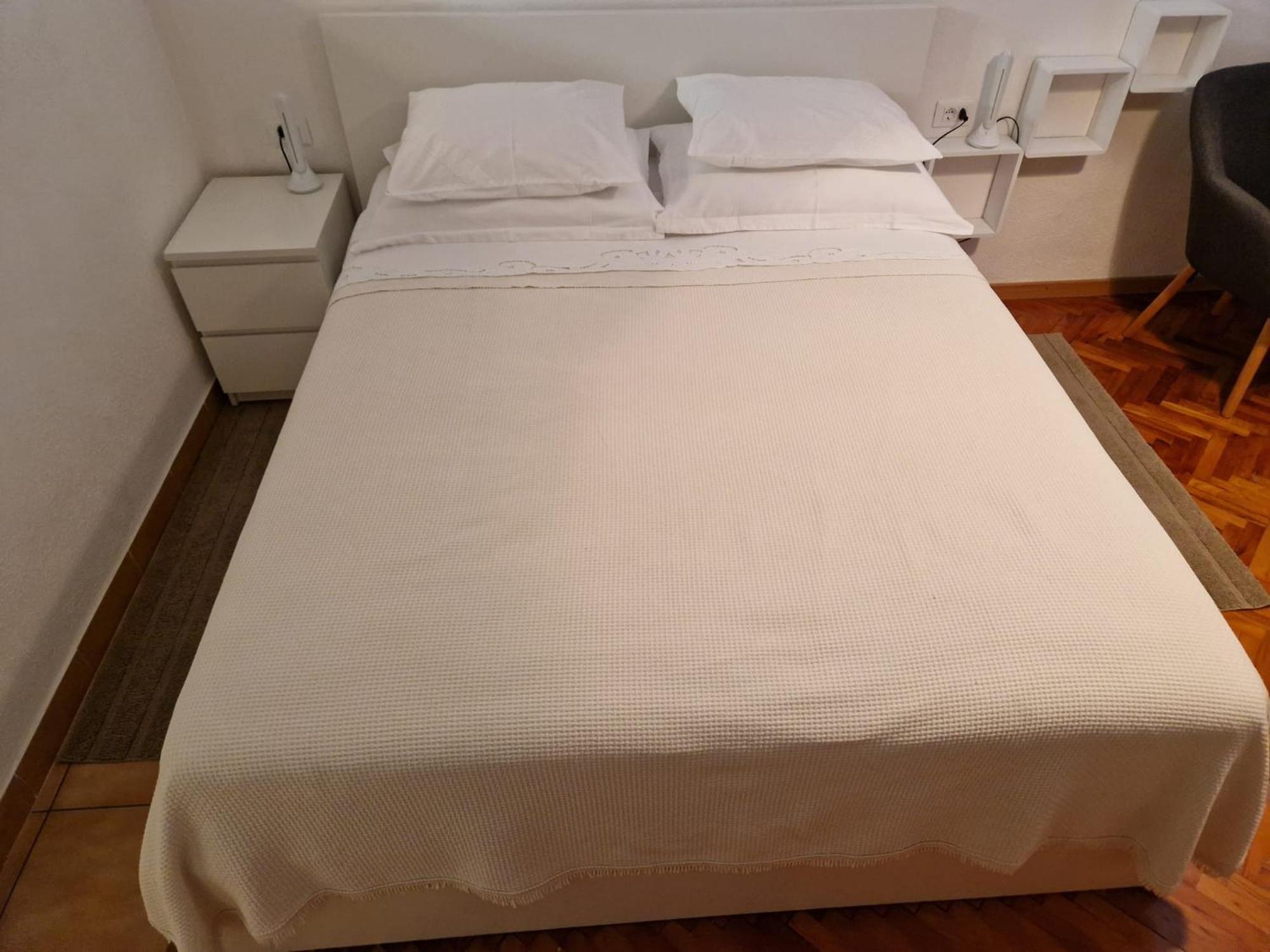Studio Apartment Riva Sumartin Exterior photo